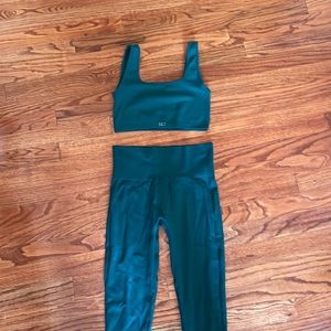 Green Set Active workout set with matching leggings and sports bra